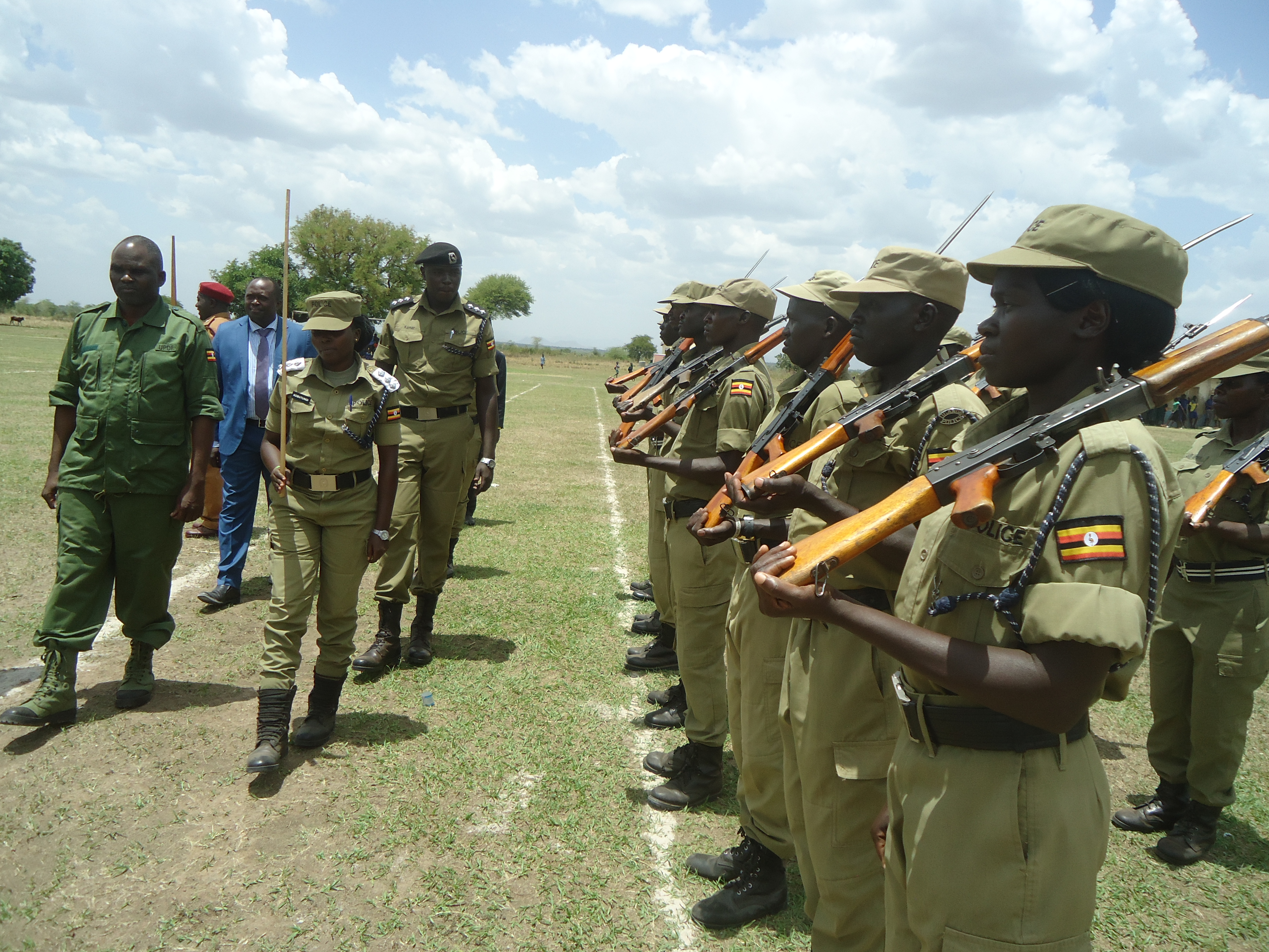 The police giving a salute to the guest of honour Independence